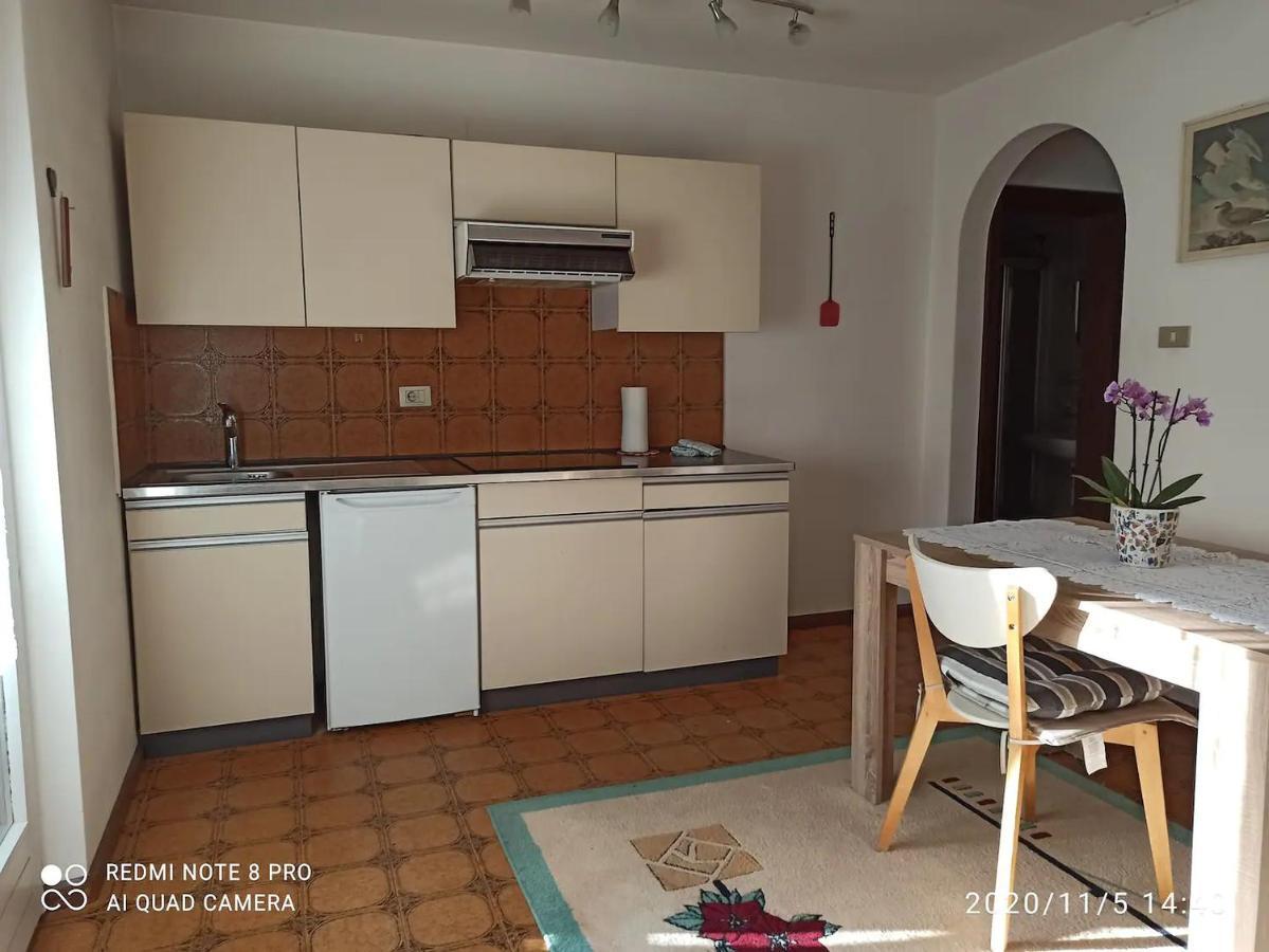 Apartement Nido Lana Bagian luar foto